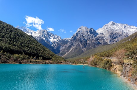 风光之下，探寻中国的绝美山水之旅